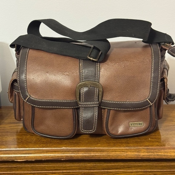 Nikon D40 DSLR Camera with Standard and Zoom Lenses - Picture 9 of 9